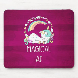 Humous Unicorn Magic AF på Mörk Red Mönster Musmatta