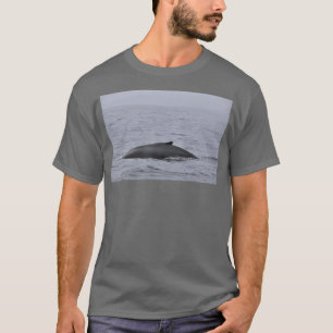 Humpback kommer ut från Vatten T Shirt