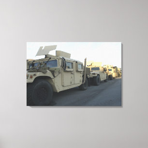 Humvees sitter på pir på den Morehead staden Canvastryck
