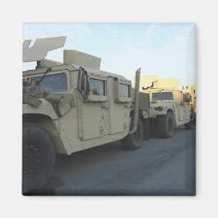 Humvees sitter på pir på den Morehead staden Magnet