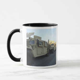 Humvees sitter på pir på den Morehead staden Mugg