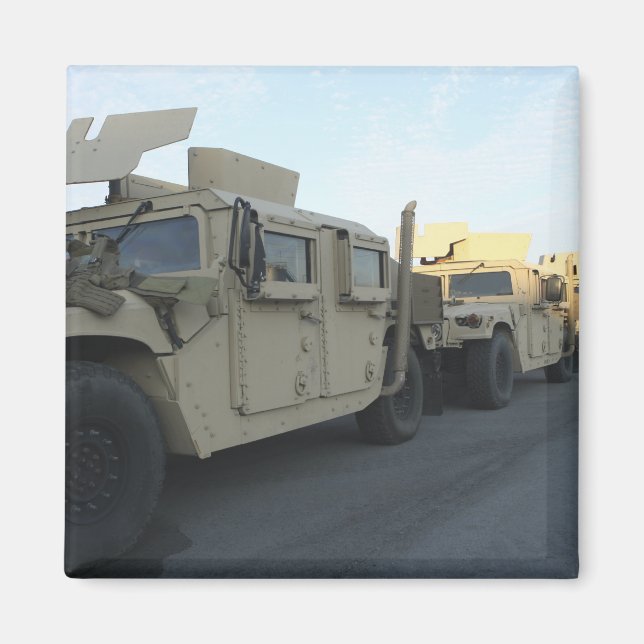 Humvees sitter vid piren i Morehead City Magnet (Framsidan)