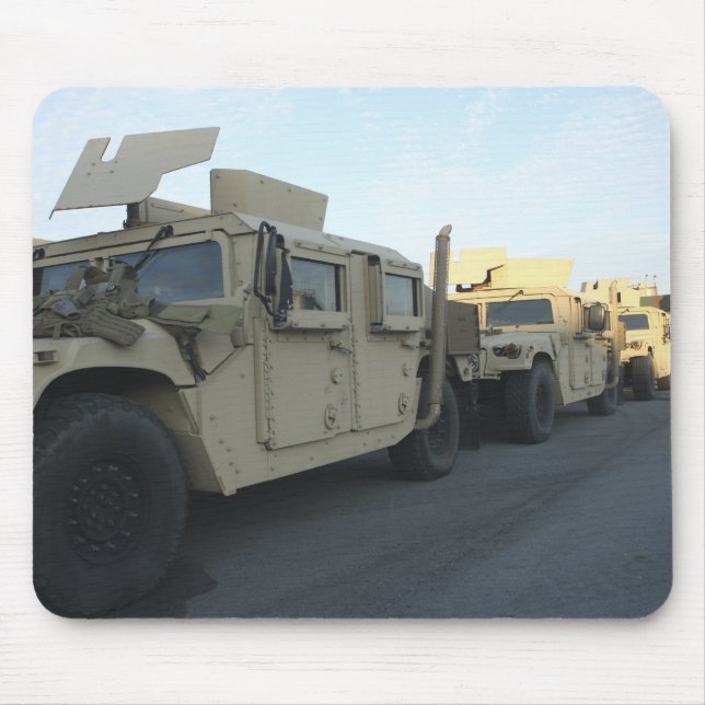 Humvees sitter vid piren i Morehead City Musmatta (Framsidan)