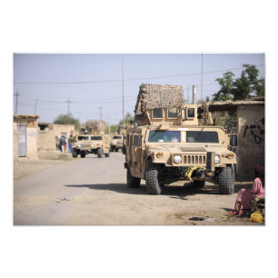 Humvees uppförandesäkerhet under en patrull fototryck