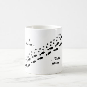 Hund älskare jag går aldrig den ensamma Pawprint Kaffemugg