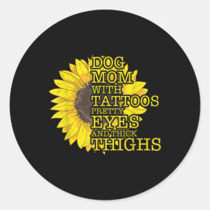 Hund älskare Mamma med tatueringar och Söt Ögon me Runt Klistermärke