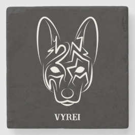 Hund av svartvita stammar stenunderlägg