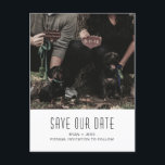 Hund familjefotot - Spara datum unikt Meddelande Vykort<br><div class="desc">Hund Family Photo Unique Spara datum meddelande-vykort kan anpassas efter dina behov i kostym. © Gorjo Designs. Gade åt dig via Zazzle-plattformen. // Obs! Fotot som används är endast en platshållarbild. Du måste byta ut det mot ett eget foto innan du beställer eller skriver ut det. Om du behöver hjälp...</div>