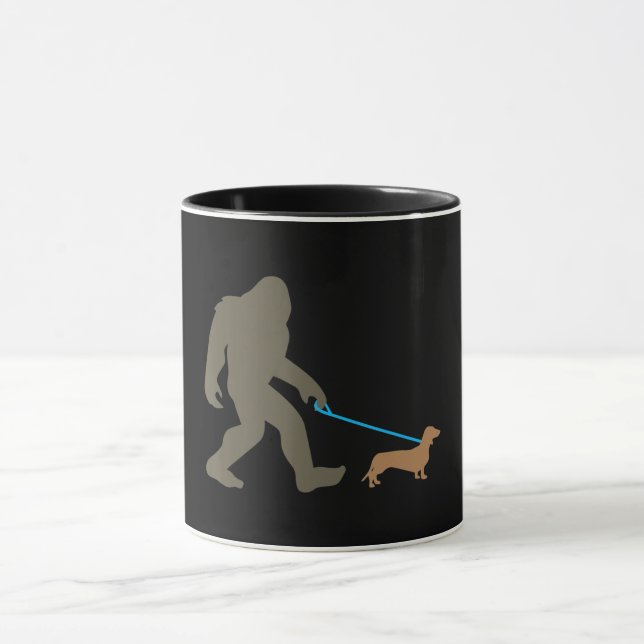 Hund Gift | Bigfoot Walking Dachshund Mugg (Center)