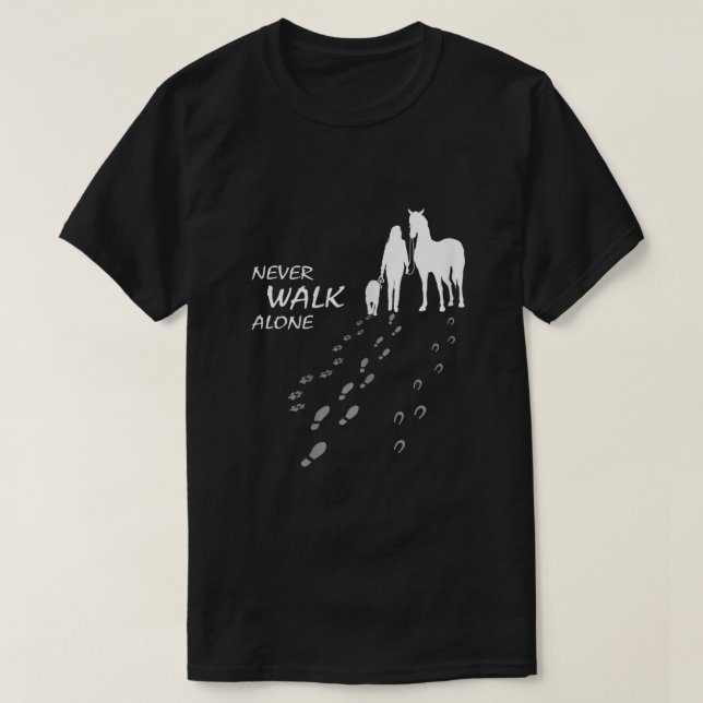 Hund häst går aldrig ensam häst fläkt hund älskare t shirt (Design framsida)
