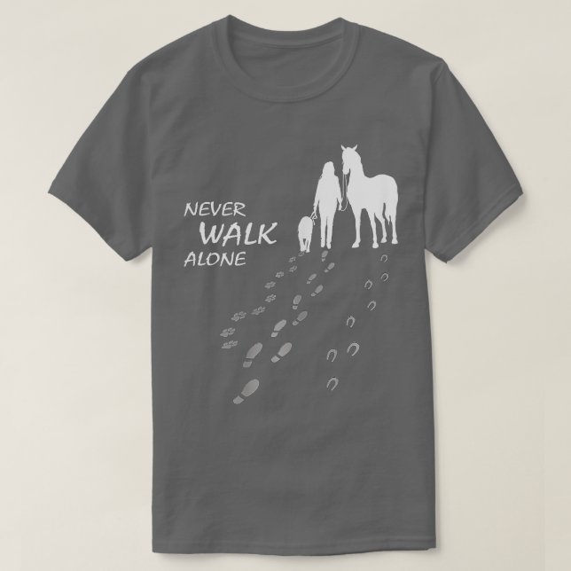 Hund häst går aldrig ensam häst fläkt hund älskare t shirt (Design framsida)