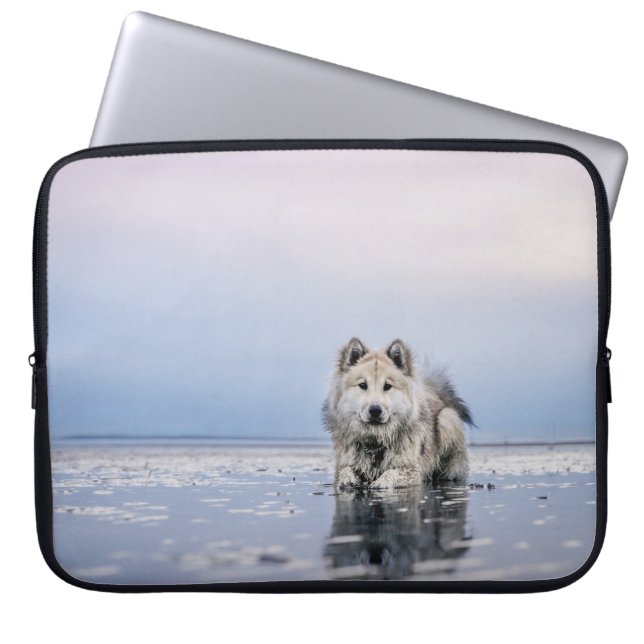 HUND I LUGN BODY OF VATTEN LAPTOP FODRAL (Framsidan)