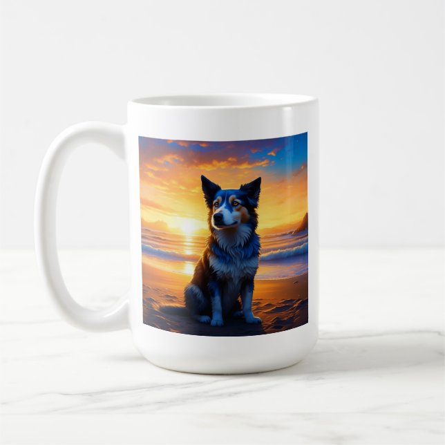 Hund i sitta vid havsstranden vid sunset med citat kaffemugg (Vänster)