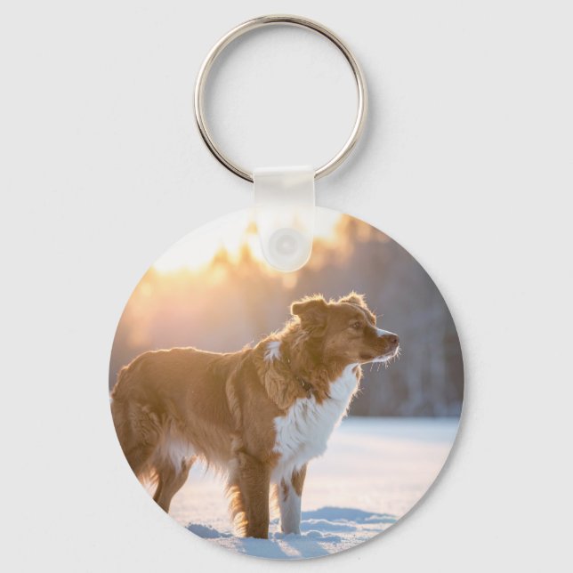 Hund i snö vinter scen nyckelring (Framsida)