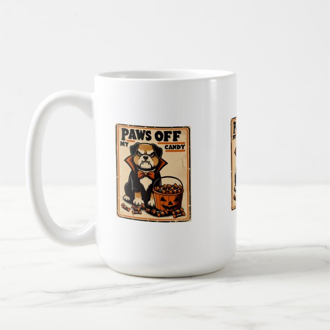 Hund i vampyrdräkt som vaktar Halloween-godis Kaffemugg (Vänster)