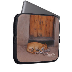 Hund i viloläge laptop sleeve