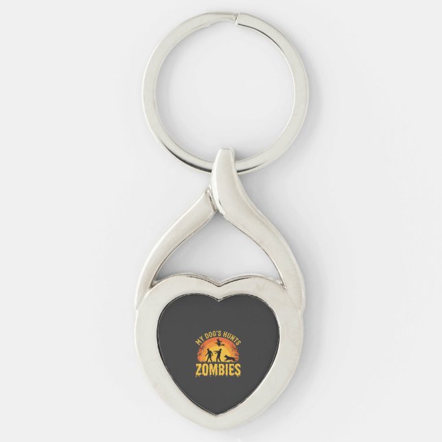 Hund jagar zombies Halloween-design Twisted Heart Silverfärgad Nyckelring (Framsidan)