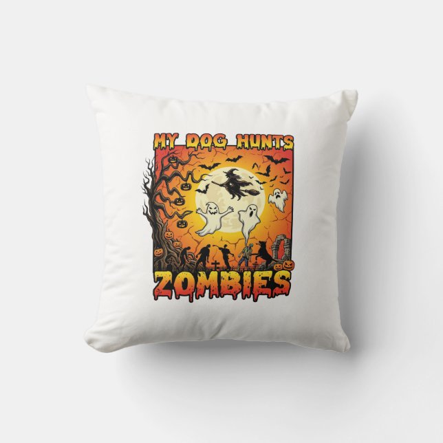 Hund jagar zombies halloween spöken häxa måne kudde (Framsida)