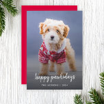 Hund jul | Modern kute Puppy Lycklig Pawlidays Julkort<br><div class="desc">Enkel, snyggt anpassningsbar fotokort för Lycklig Pawlidays-helgdag med modernt, handskrivet manustypografi och en enkel svart gradient på en hallonröd bakgrund. Bilden av ditt älskade husdjur och text kan lätt vara personlig för en så unik utformning som ditt speciella barn! Bilden som visas är endast avsedd som illustration för att ersättas...</div>