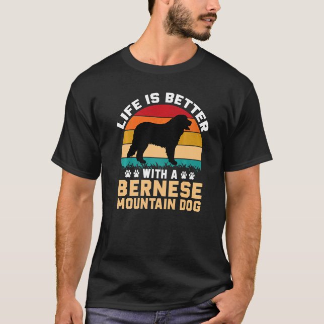 Hund med Bernese Mountain Hund 2 T Shirt (Framsida)