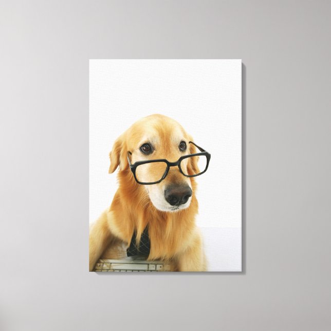 Hund med slips och glas sitta på stol i canvastryck (Framsida)