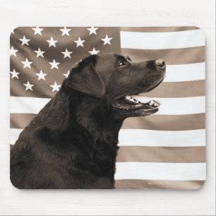 Hund och amerikansk flagga musmatta