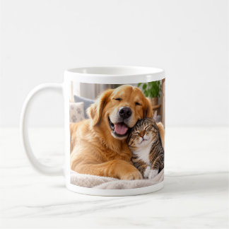 Hund och katt harmoni på en mugg