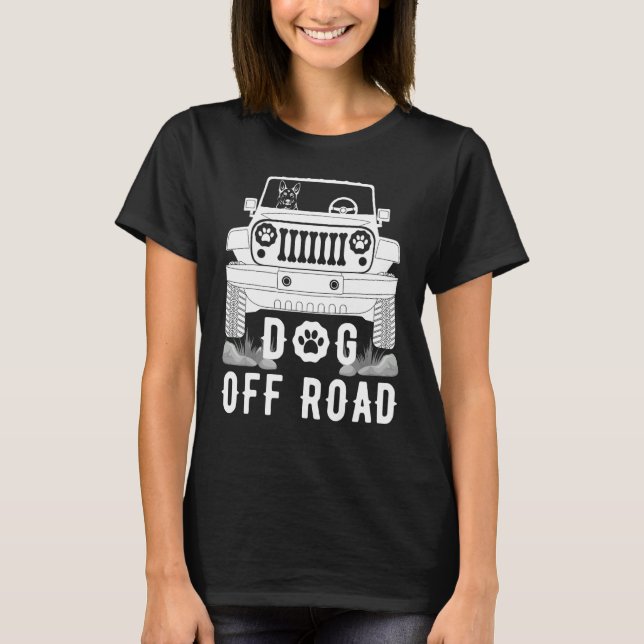 Hund off Road German Shepherd Riding on a Car Fath T Shirt (Framsida)