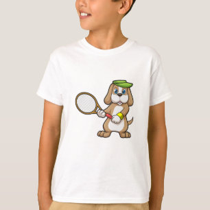 Hund på tennis med tennisracket och keps t shirt