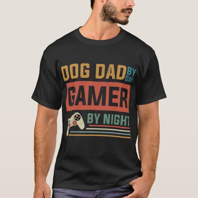 Hund Pappa efter dagspelning efter nattspel i Hund T Shirt (Framsida)