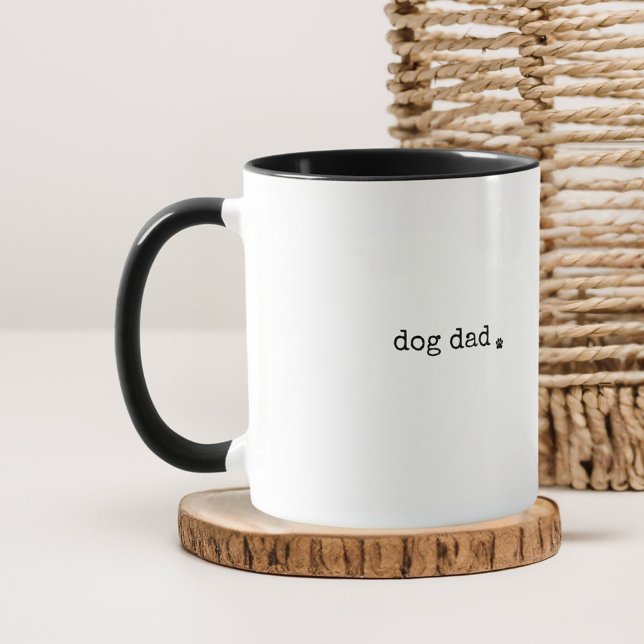 Hund Pappa eller Anpassningsbar Text Minimal Retro Mugg (Minimalst dog dad typewriter text with paw black and white mug)