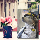 Hund Pilot & Flygplan, Coola Funny Aviation Birthd Kort<br><div class="desc">Hund Pilot & Airplan, Coola Funny Aviation Birthday Card Birthday Card med ett foto av hund pilot som sover på ett flygplan. På kortets framsida börjar det med en hälsning som säger "Flyg högt på din speciella dag..". Önskemål som säger "men den här piloten verkar ha tagit en tupplur istället....</div>