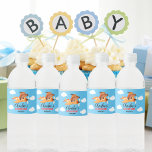 Hund Pilot Flygplan, Cute Kids Blue Birthday Vattenflaskor Etikett<br><div class="desc">Hund Pilot Flygplan, Vattenflaska av ljus Roligt för spädbarn, ljus födelsedagsetikett. Ta din lilla födelsedag till nya höjder med vår Hund Pilot Vattenflaska-etikett med flygtemat ! Med en oemotståndligt söt valp i en pilots hylsa genom molnen i en ljus gult och ett rött flygplan. Den här utformningen är perfekt för...</div>