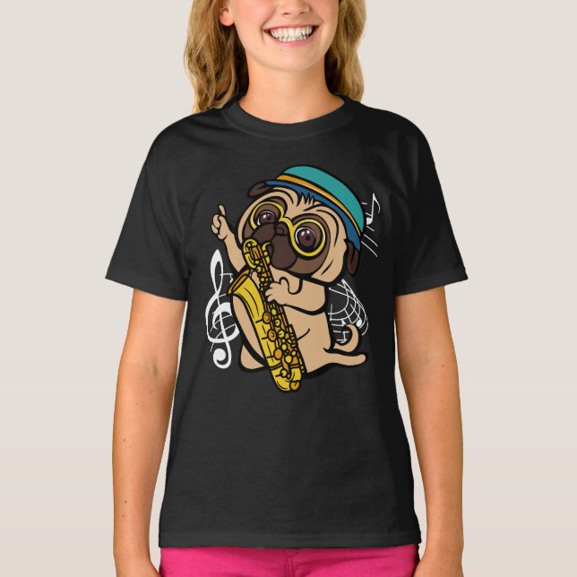 Hund Pug spelar saxofone Musician Girl T Shirt (Framsida)