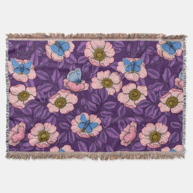 Hund ro och fjärilar i rosa och lila filt (Framsidan)