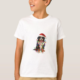 Hund Santa Hat vid lycklig julberget T Shirt