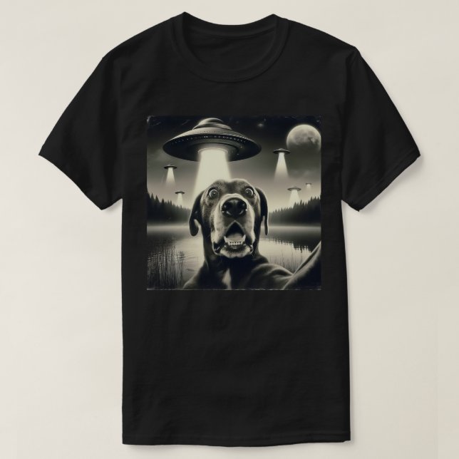 Hund selfie med UFO T Shirt (Design framsida)
