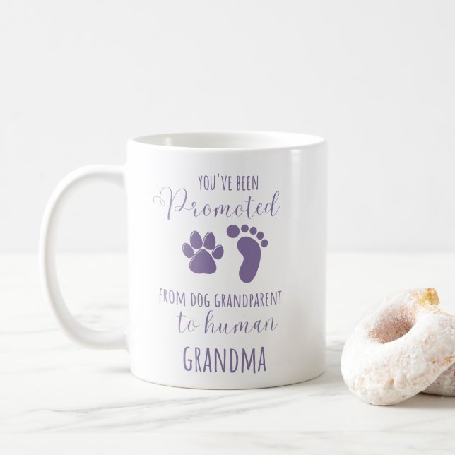 Hund som är överordnad till mormor befordrad kaffemugg (Med munk)