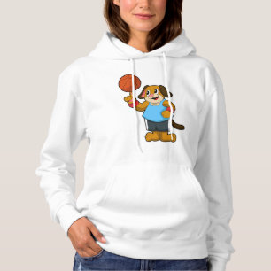 Hund som basketspelare med basket t shirt