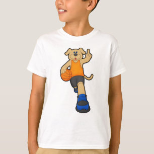 Hund som basketspelare med basket t shirt