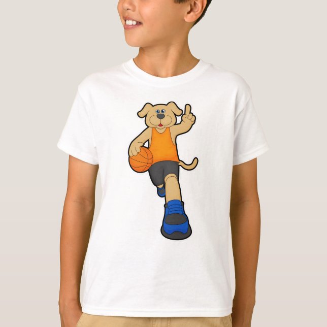 Hund som basketspelare med basket t shirt (Framsida)