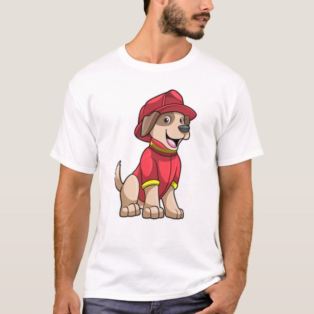 Hund som brandman med brandhjälm t shirt (Framsida)