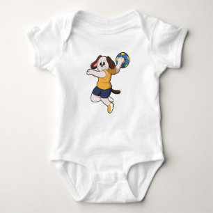 Hund som handbollsspelare med handboll t shirt