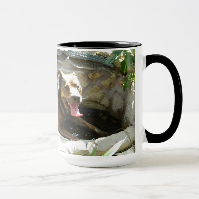 Hund som kyler i vattenmugg mugg (Höger)