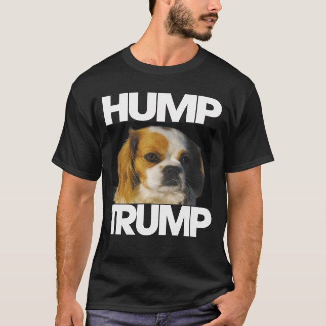 Hund som säger Hump Trump T Shirt (Framsida)