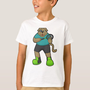 Hund som tennis-spelare med tennis racket t shirt