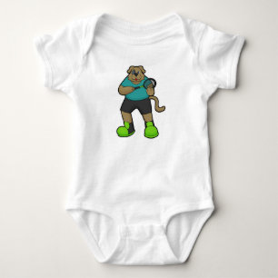 Hund som tennis-spelare med tennis racket t shirt