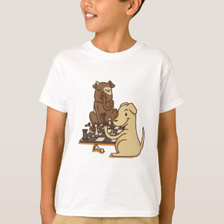 Hund spelande schack t shirt