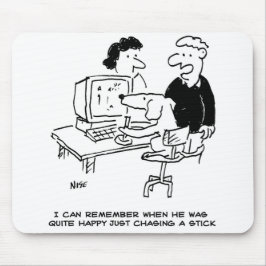 Hund spelas upp på en dator musmatta