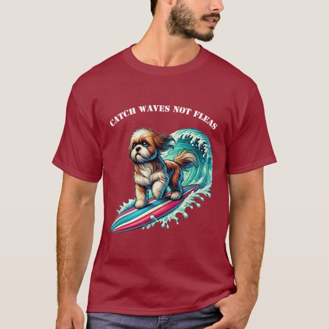 Hund Surfning med en surfboard Riding a Big Wave U T Shirt (Framsida)